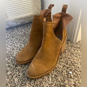 Steve Madden - Tan Booties